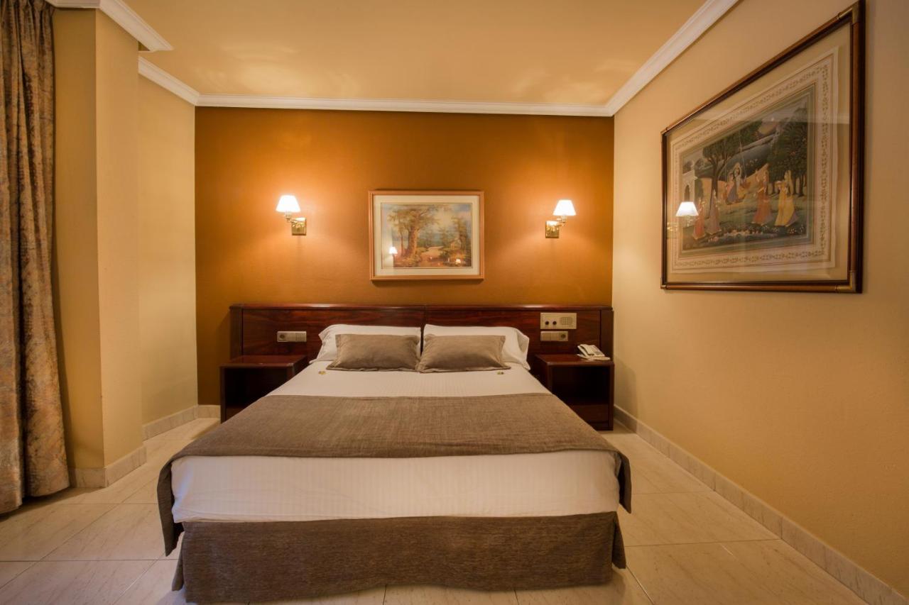 Yomo Imperial Hotel Sant Julià de Lòria Екстериор снимка