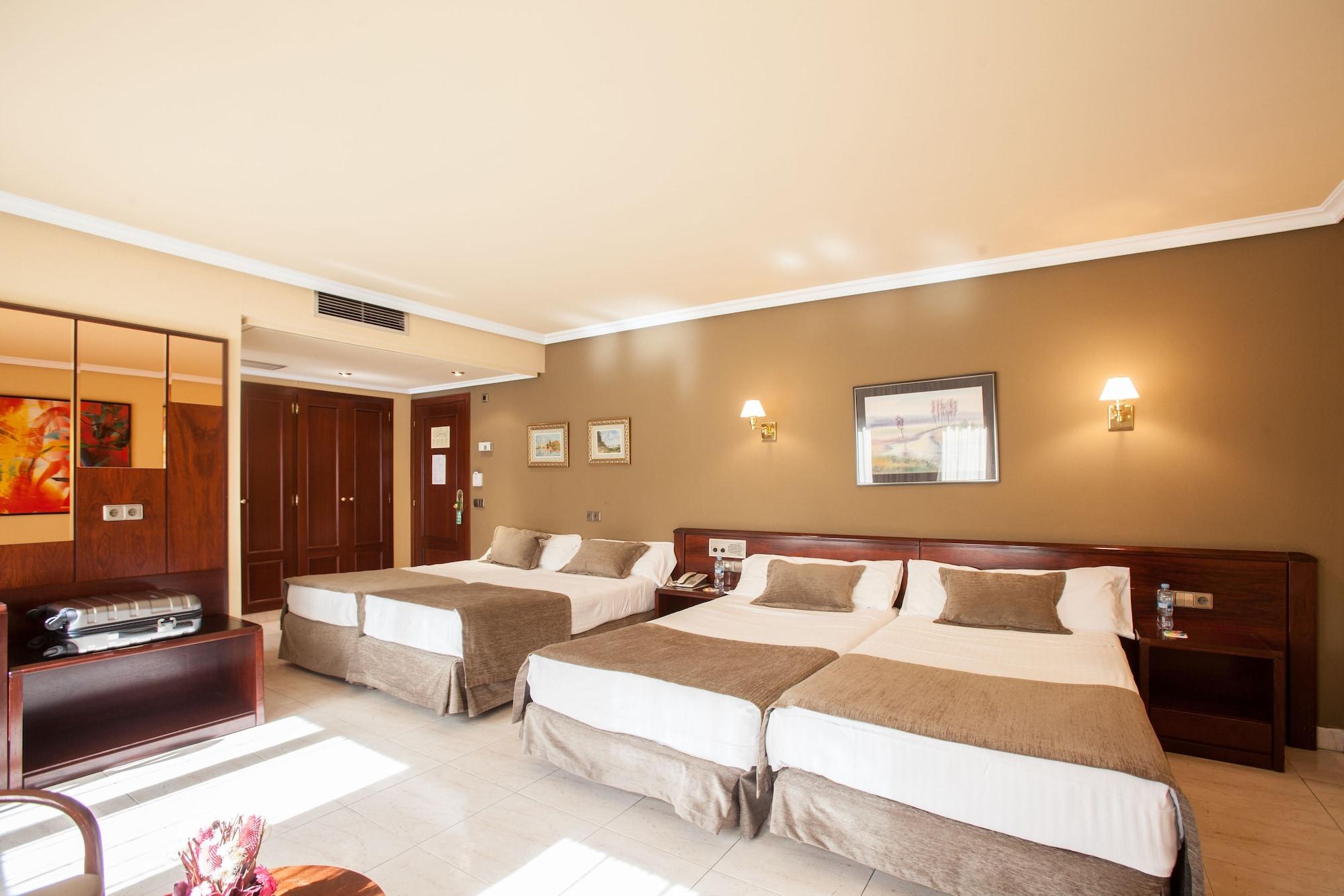 Yomo Imperial Hotel Sant Julià de Lòria Екстериор снимка