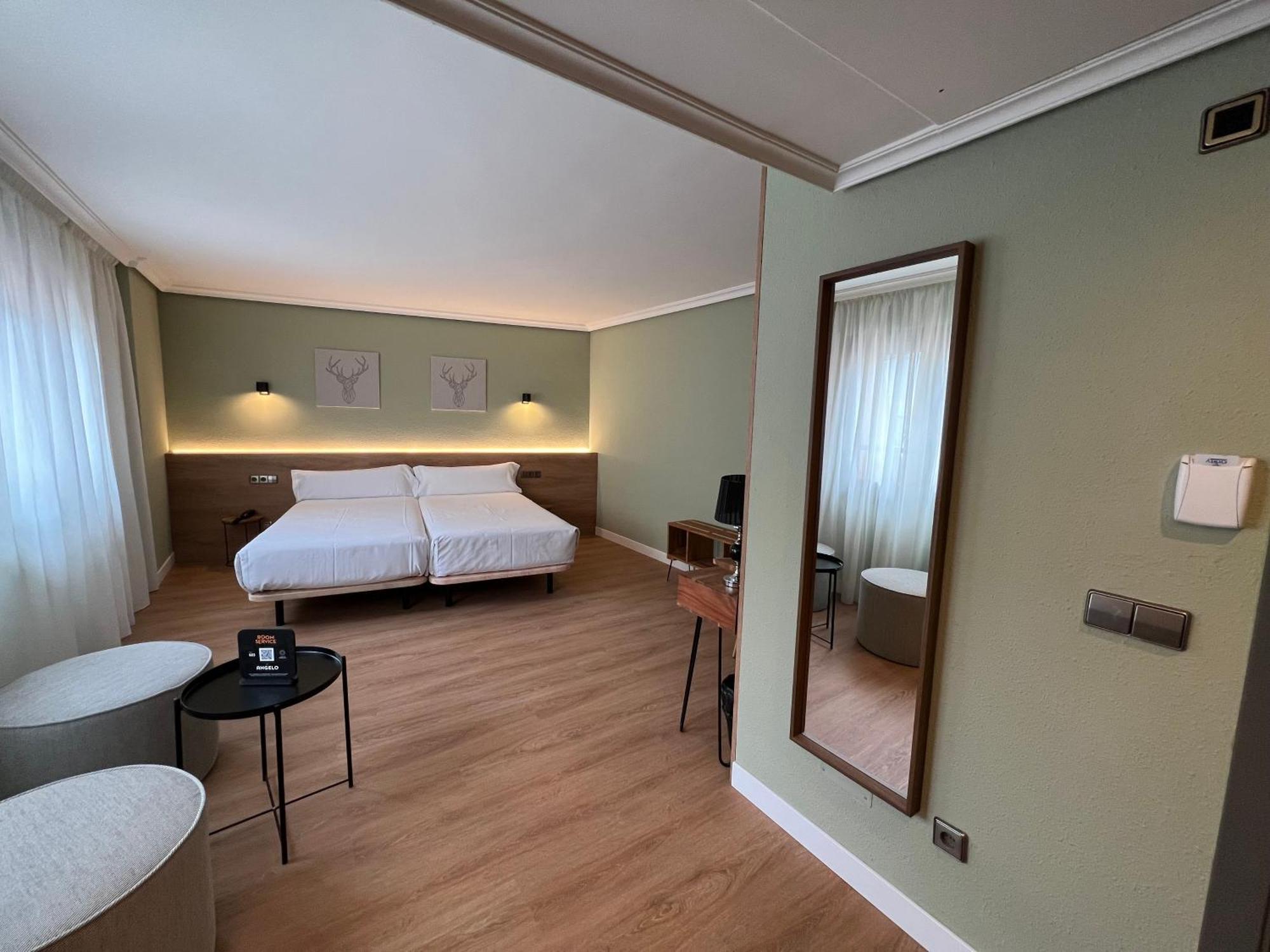 Yomo Imperial Hotel Sant Julià de Lòria Екстериор снимка