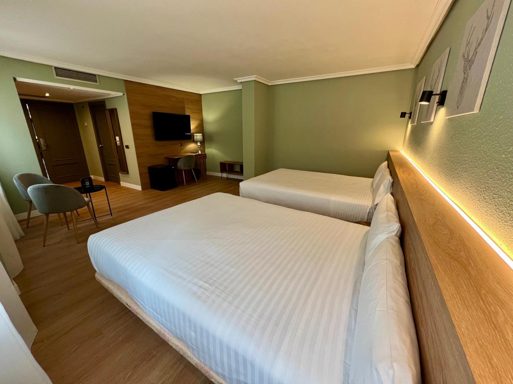 Yomo Imperial Hotel Sant Julià de Lòria Екстериор снимка