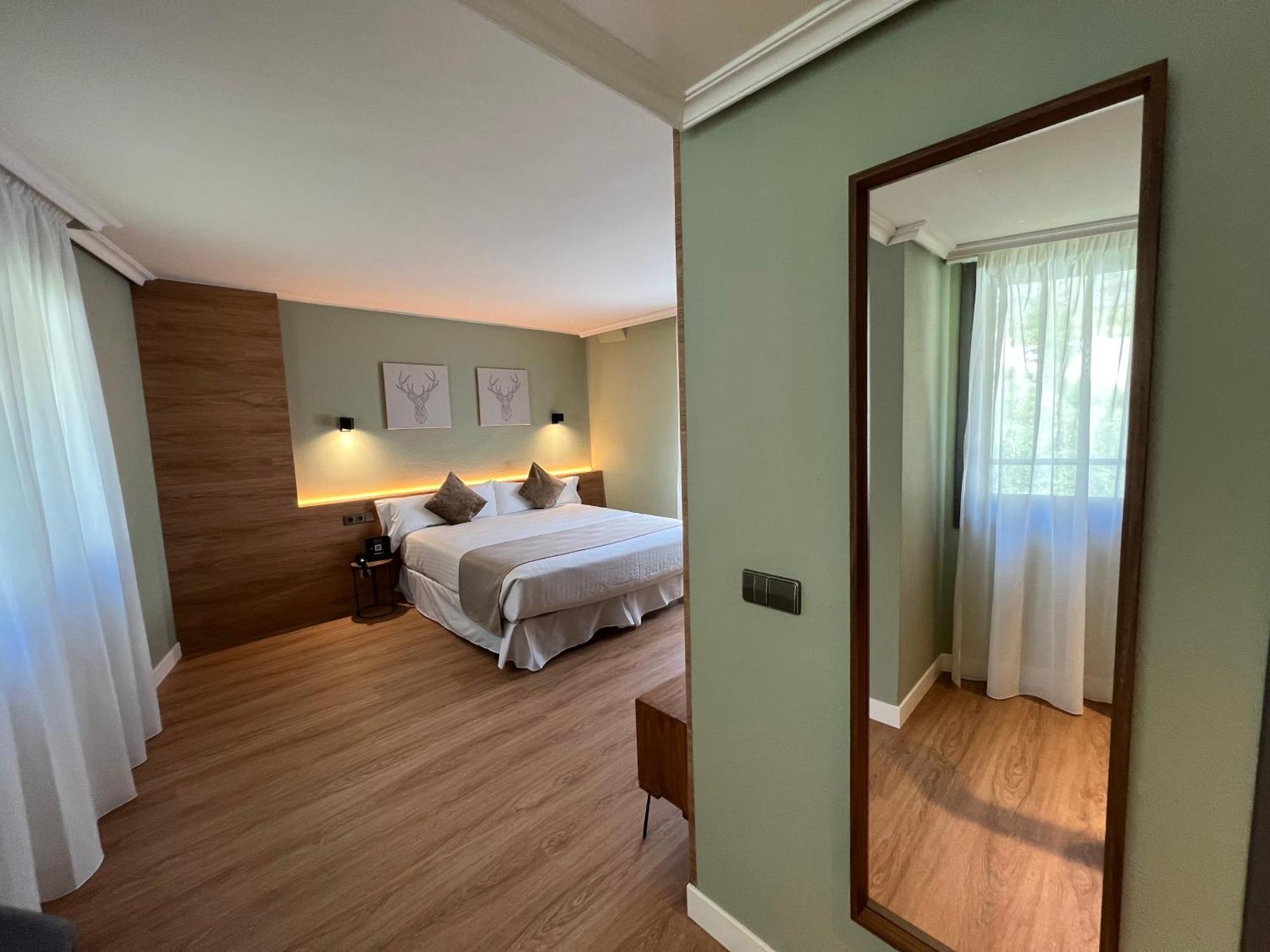 Yomo Imperial Hotel Sant Julià de Lòria Екстериор снимка