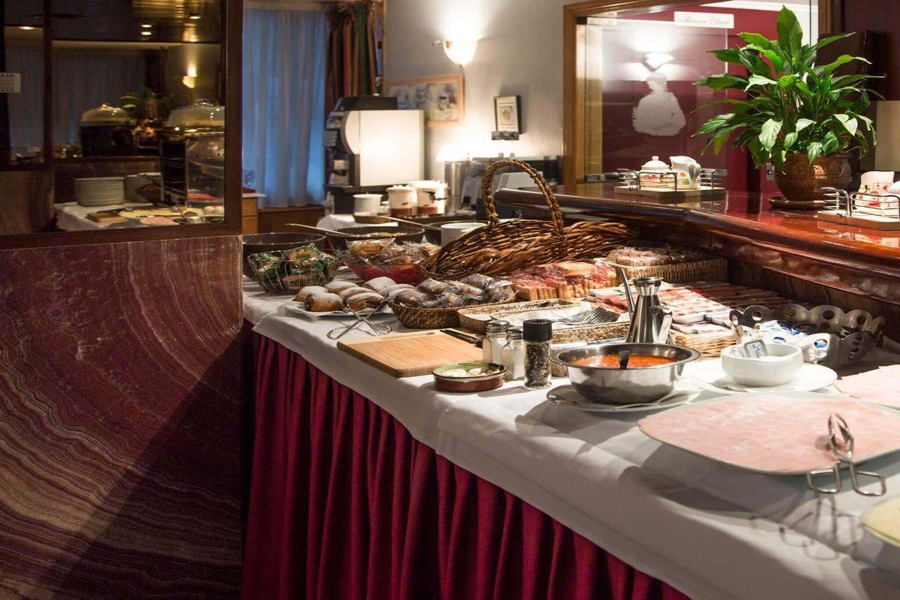 Yomo Imperial Hotel Sant Julià de Lòria Екстериор снимка