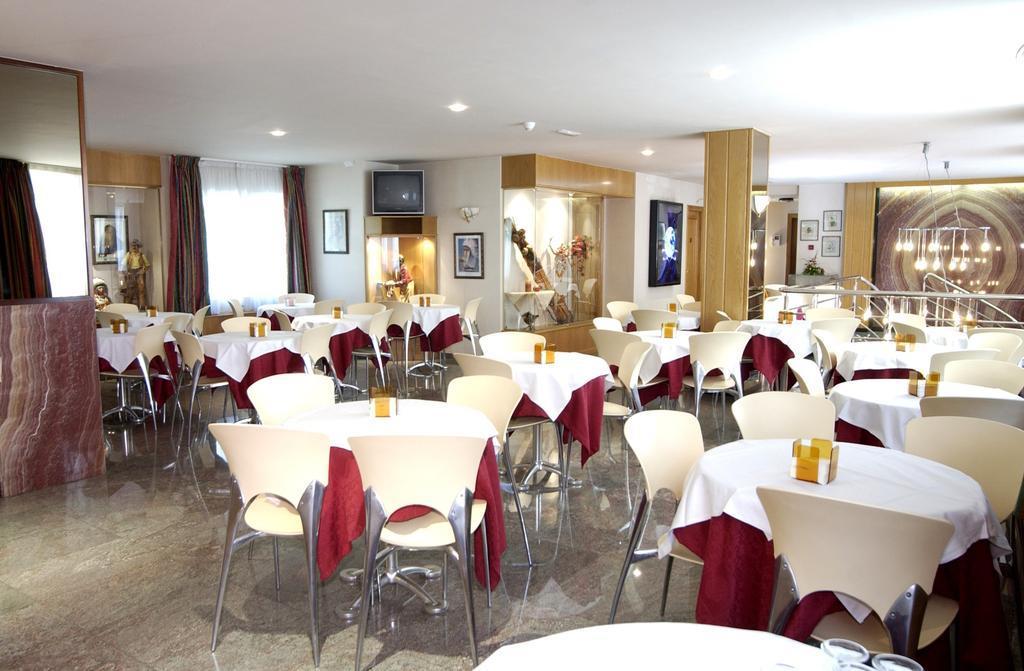Yomo Imperial Hotel Sant Julià de Lòria Екстериор снимка