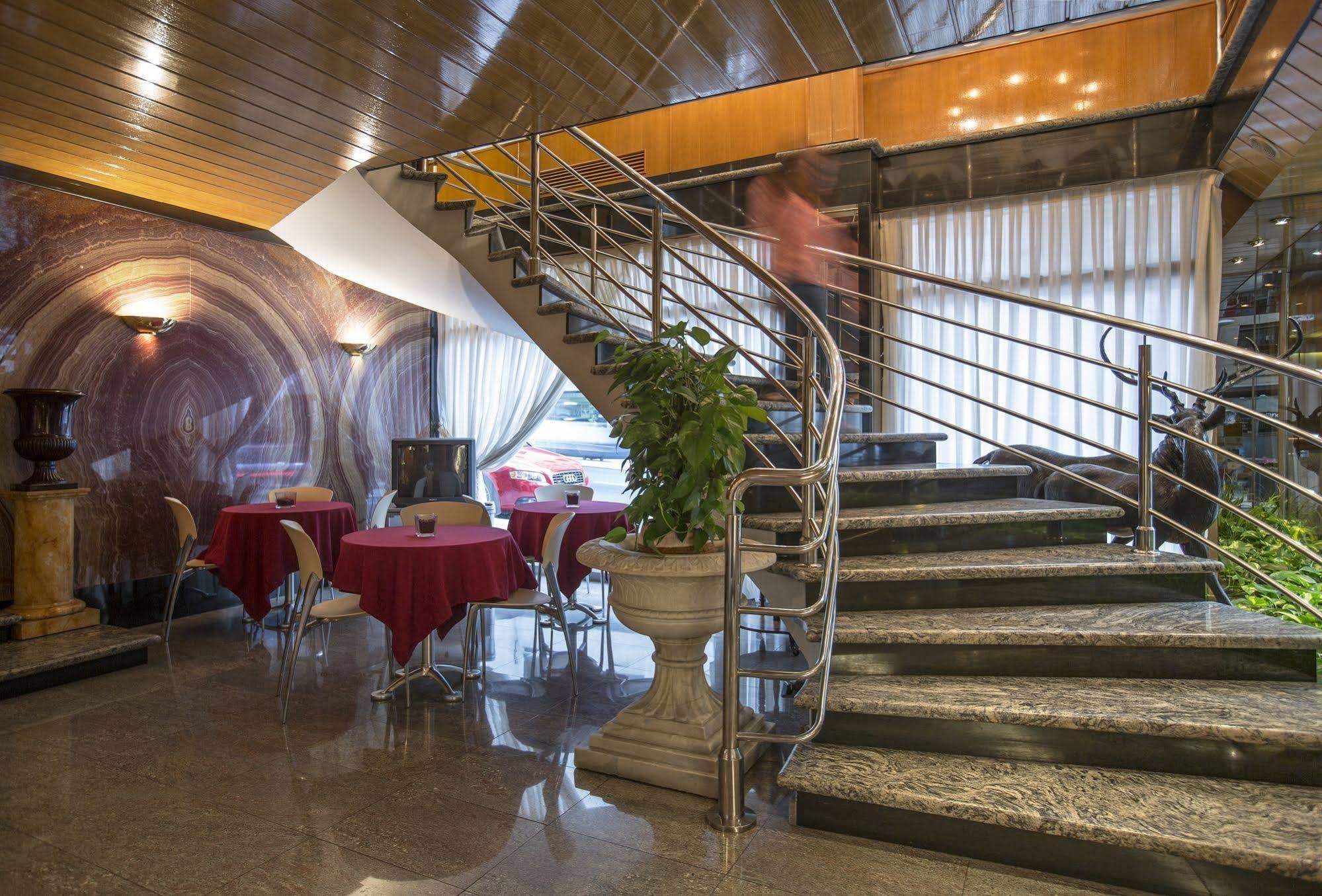 Yomo Imperial Hotel Sant Julià de Lòria Екстериор снимка