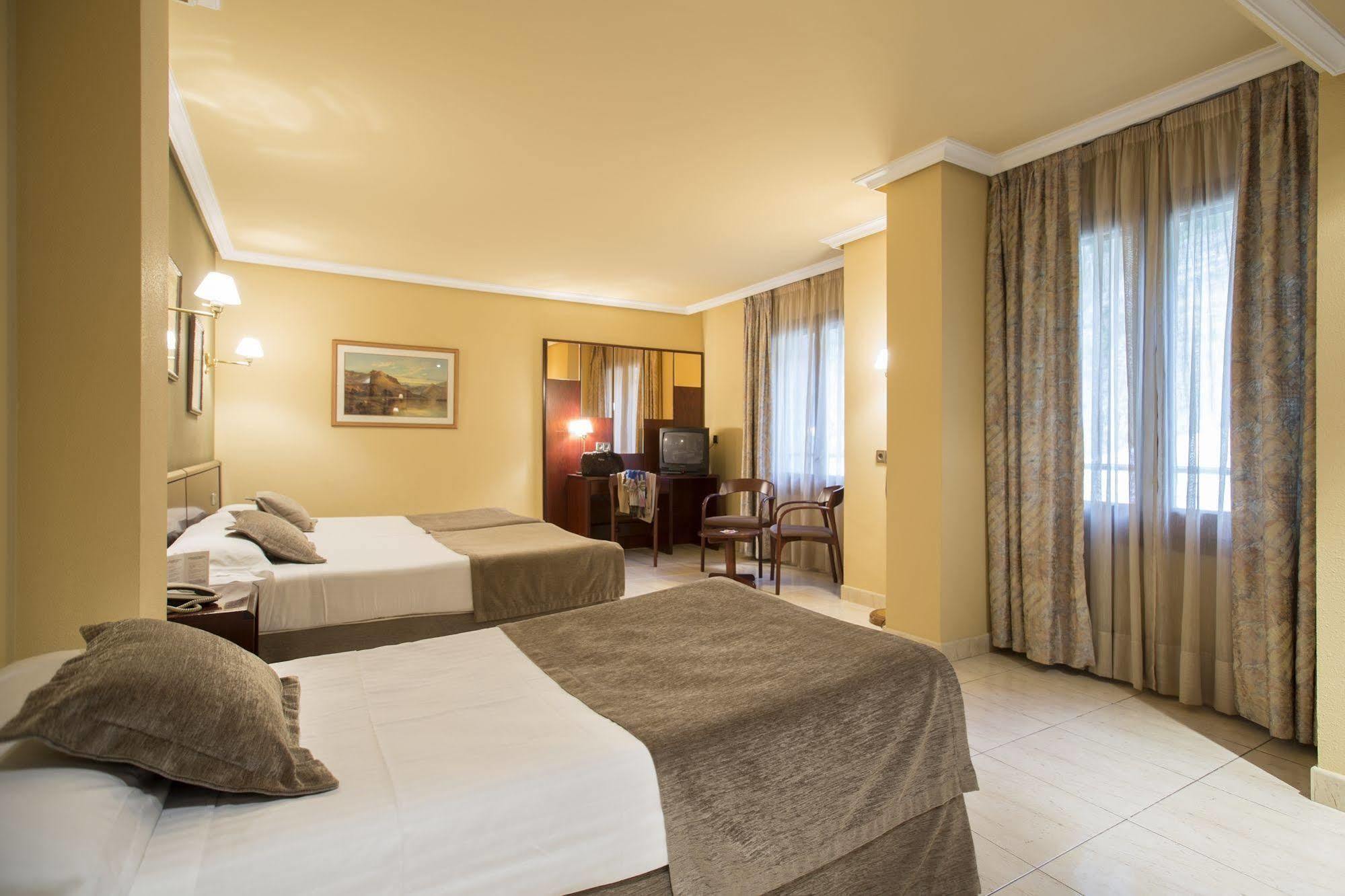 Yomo Imperial Hotel Sant Julià de Lòria Екстериор снимка