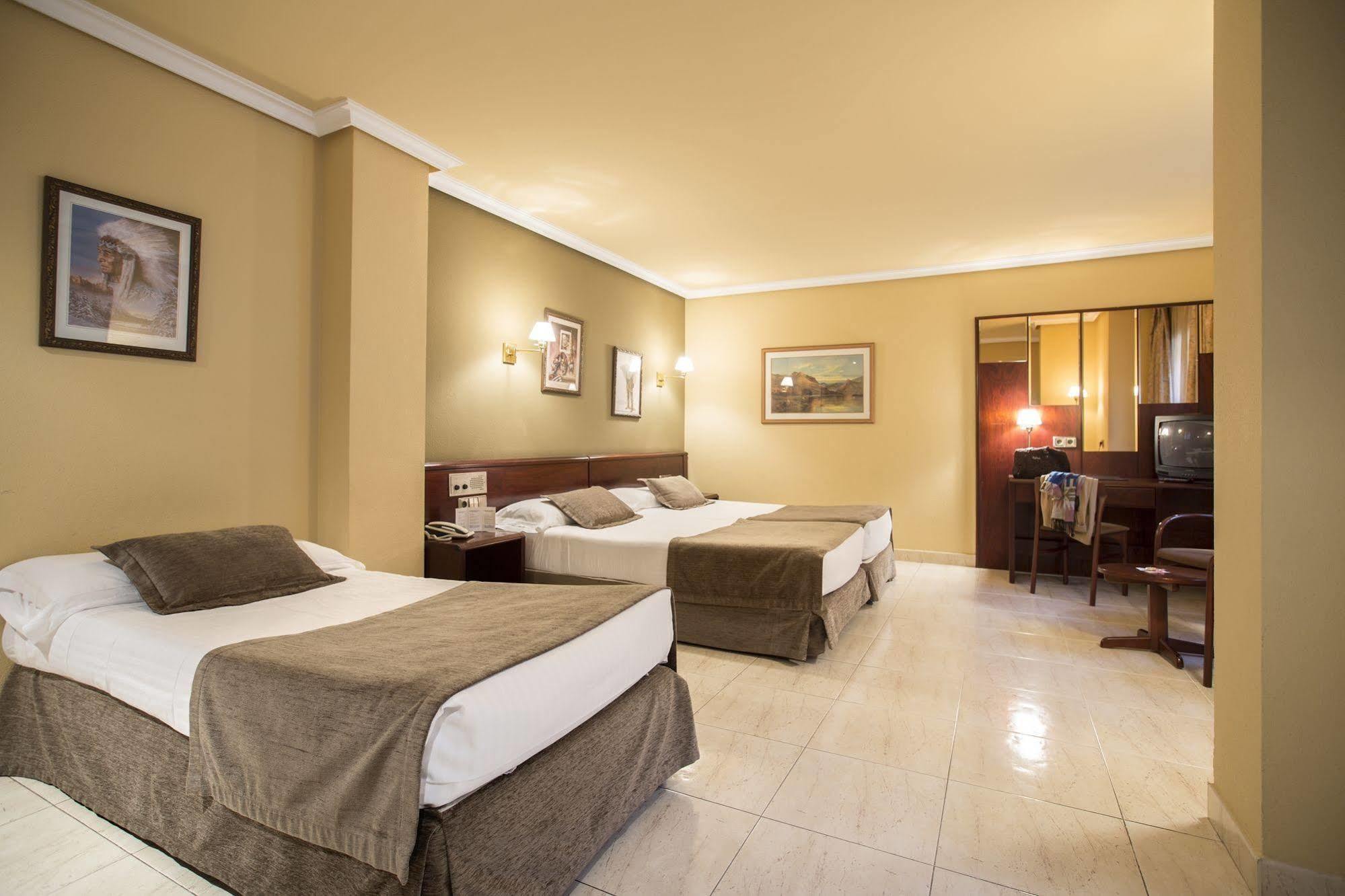 Yomo Imperial Hotel Sant Julià de Lòria Екстериор снимка