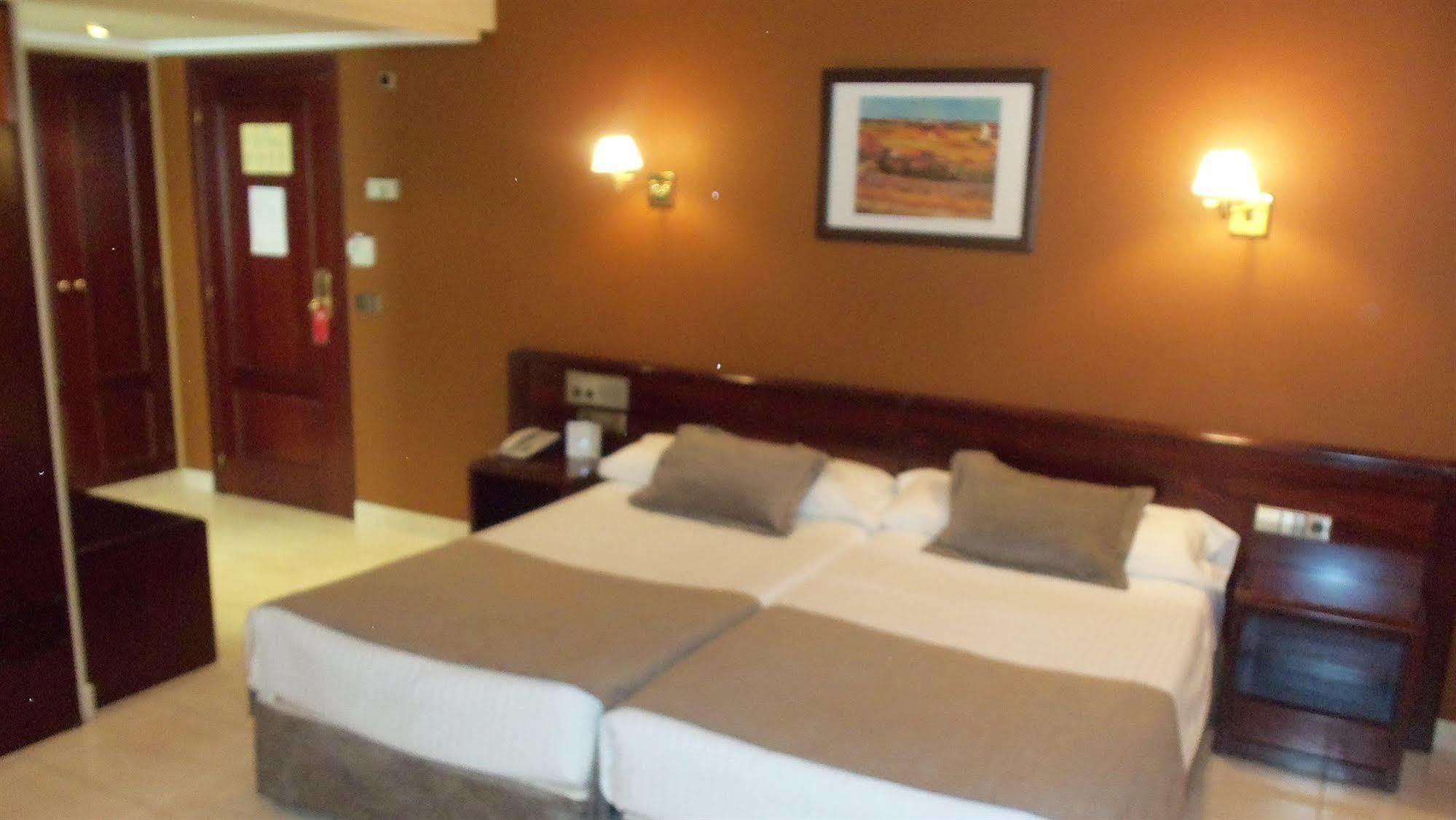Yomo Imperial Hotel Sant Julià de Lòria Екстериор снимка