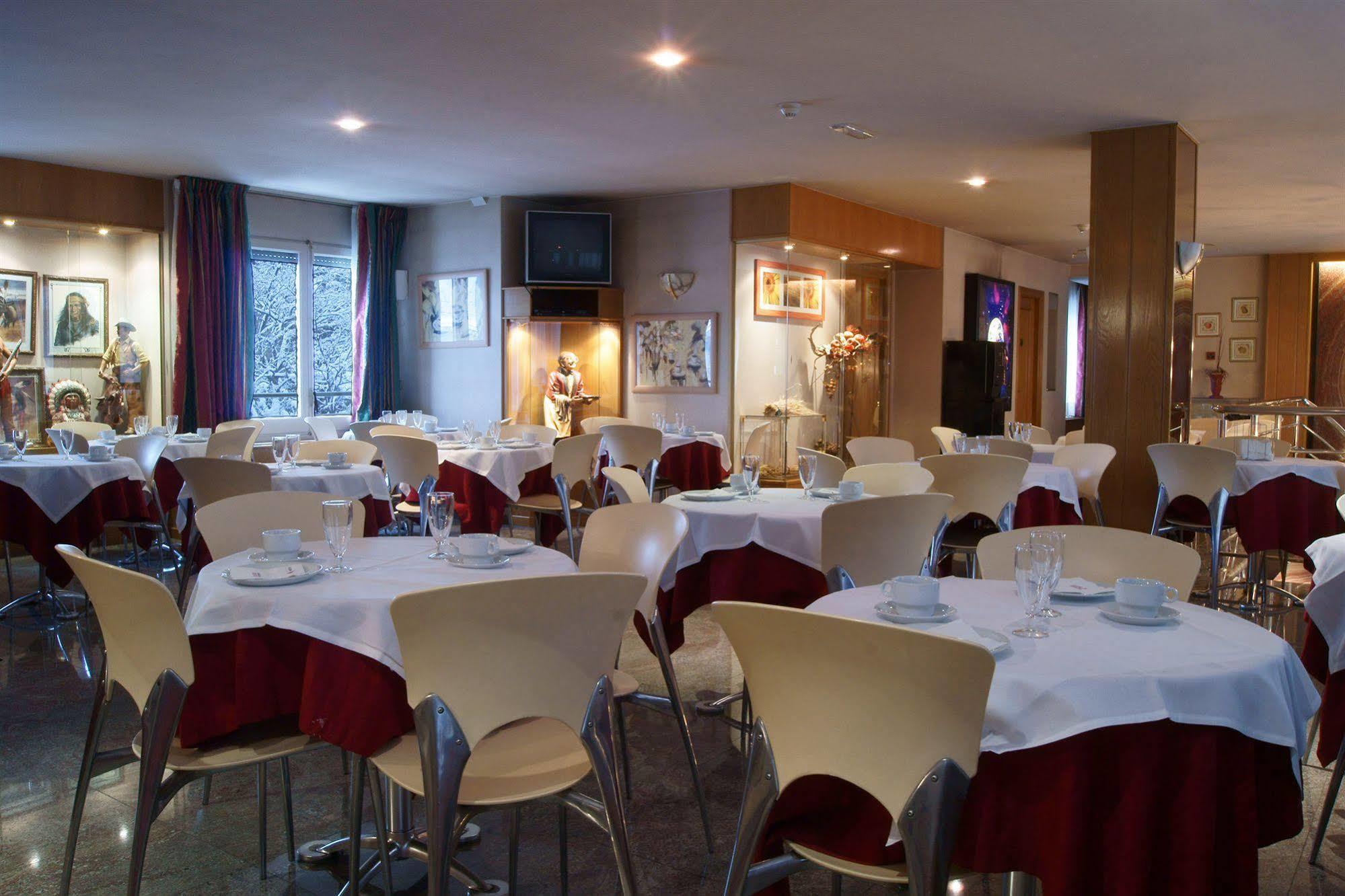 Yomo Imperial Hotel Sant Julià de Lòria Екстериор снимка
